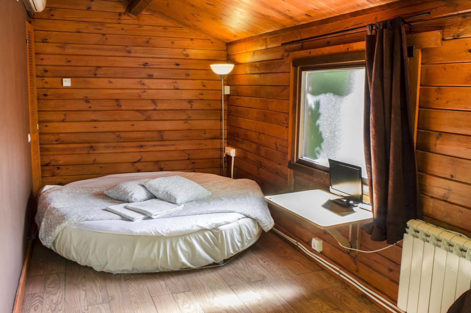 Fuente Del Lobo Glamping & Bungalows - Adults Only Pinos Genil Kültér fotó