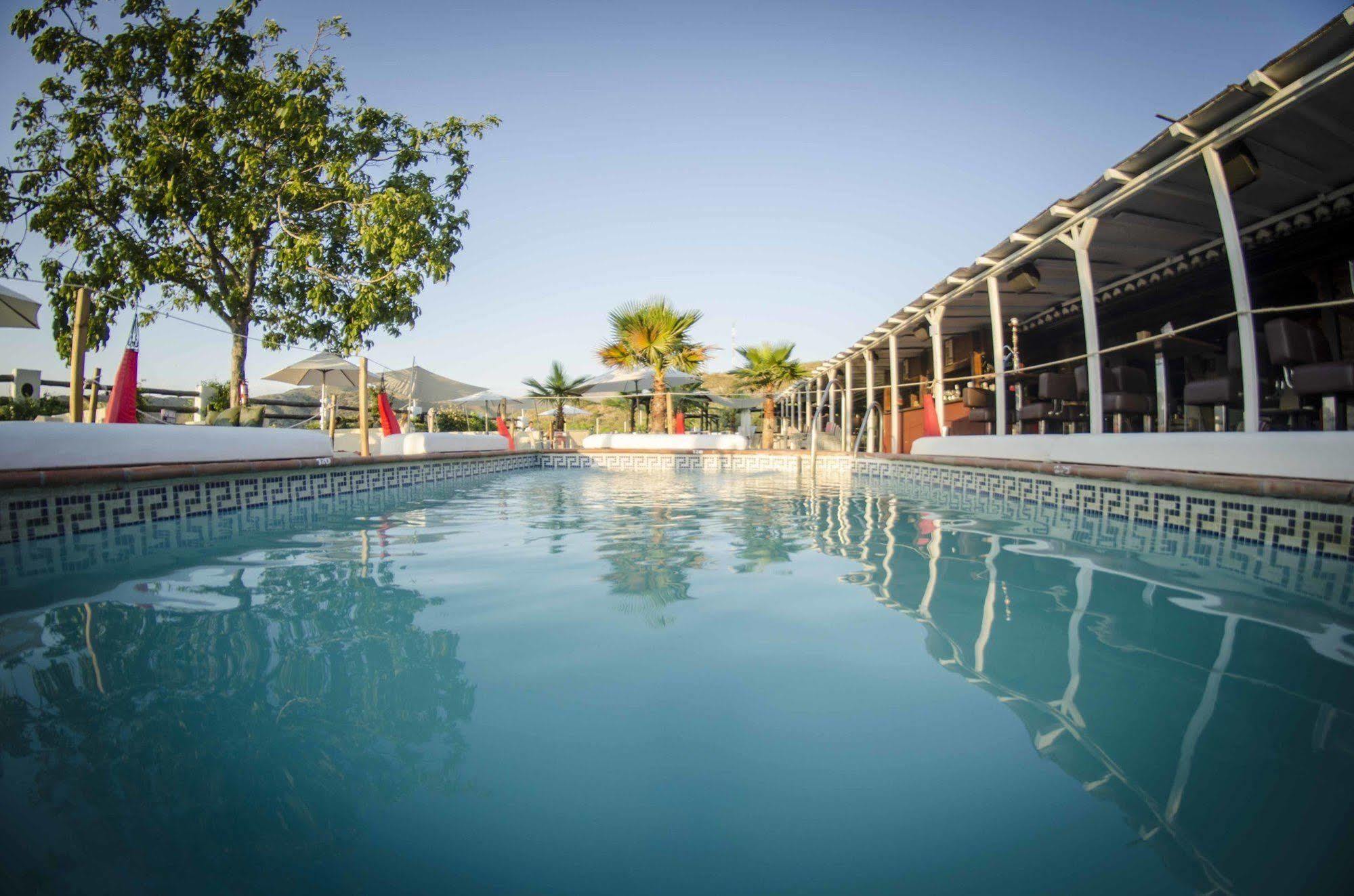 Fuente Del Lobo Glamping & Bungalows - Adults Only Pinos Genil Kültér fotó